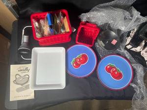 lot 693 image: Mixed Lot Kitchen Items, Craft Supplies, and Sculptures