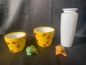 lot 694 image: Decorative Lot Yellow Ladybug Plant Pots, White Vase, and Colorful Frog Figurines