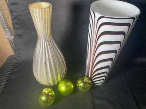 lot 699 image: Lot of Decorative Vases and Ornaments