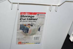 lot 10 image: Lot of Assorted Plastic Storage Containers and Lids