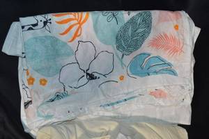 lot 12 image: Assorted Linens Lot