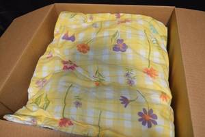 lot 21 image: Lot of 2 Assorted Comforters - Floral and Tulip Designs