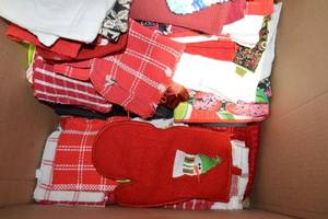 lot 25 image: Assorted Kitchen Towels and Napkins Lot