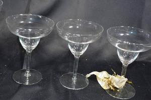 lot 41 image: Set of 5 Crystal Champagne and Cocktail Glasses