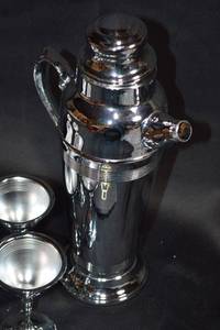 lot 58 image: Vintage Chrome Cocktail Shaker Set with 6 Glasses and Cocktail Recipe Book