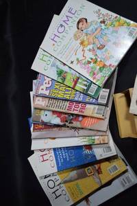 lot 67 image: Assorted Vintage Magazines and Willow Tree Mother & Daughter Figurine