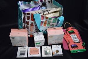 lot 80 image: Mixed Lot of Decorative and Household Items