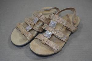 lot 18 image: Vionic Womens Amber Cork Sandals -Size 7