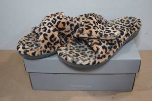 lot 35 image: Vionic Womens Relax Slipper Sandals -Size 9