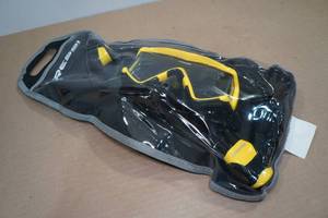 lot 53 image: Cressi Pano 3 Snorkel Set -BlackYellow
