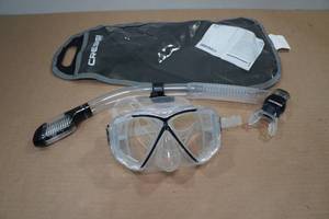 lot 54 image: Cressi Pano 4 Snorkel Set -ClearBlack