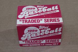 lot 110 image: 1989 Topps Baseball Traded Series Complete Baseball Card Set