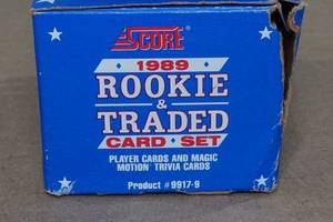lot 113 image: 1989 Score Rookie & Traded Complete Baseball Card Set