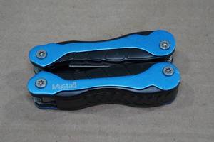 lot 163 image: Mustad Multi Tool