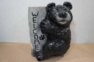 lot 170 image: WelcomeGoodbye Bear Yard Sign