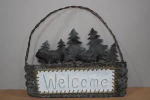 lot 173 image: Cabin Themed Metal Welcome Sign