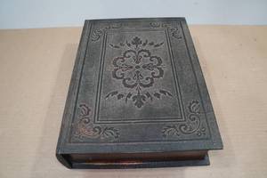 lot 175 image: Faux Book Secret Storage Box