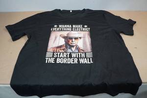 lot 178 image: NEW Trump T-Shirt -2XL