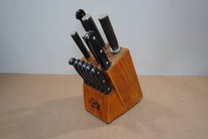 lot 195 image: Wusthof and Henckels Knife Block Set