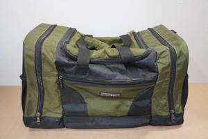 lot 205 image: Swiss Tech Urban Duffle Bag