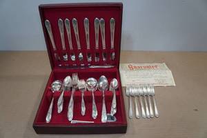 lot 244 image: WM Rogers Flatware Set