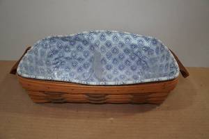 lot 260 image: Vintage Longaberger Basket