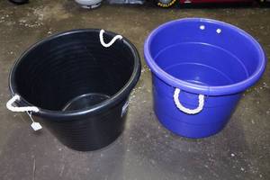 lot 276 image: 2 17-Gallon Tubs
