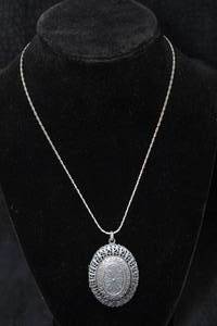lot 285 image: Antique Look Filligree Locket with Chain