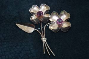 lot 306 image: Large Bronze Tone Sterling Silver Flower Pin