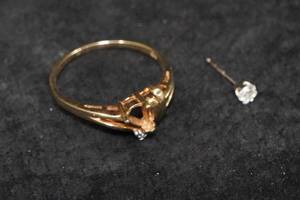 lot 320 image: Scrap Gold Jewelry