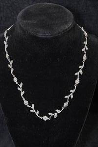 lot 324 image: Sterling Silver Daisy Necklace