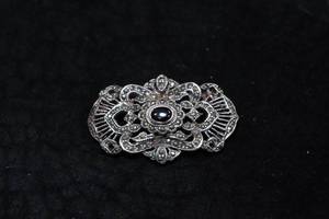 lot 327 image: Sterling Silver Pin with Black Stone