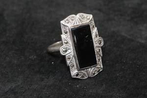 lot 328 image: Sterling Silver Black Onyx Ring