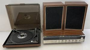 Vintage MAGNAVOX Model 1V9053 AMFM Receiver, Eight Track Player & Turntable With Speakers (Works)