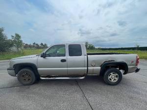 lot 25 image: 2003 Chevrolet Silverado 1500 - 4X4