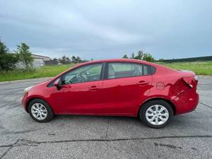 lot 17 image: 2013 Kia Rio LX - 2 OWNERS