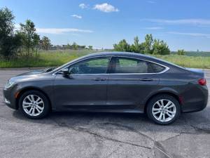lot 15 image: 2015 Chrysler 200 Limited