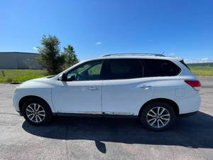 lot 17M image: 2013 Nissan Pathfinder SL - 4X4