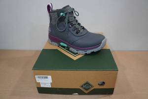 lot 17 image: Muck Apex Lace-Up Boots - Womens 7