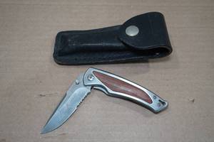 lot 24 image: Winchester 7 Pocket Knife with Belt Case