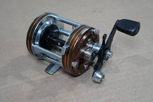 lot 45 image: Daiwa Millionaire 6H Baitcasting Fishing Reel