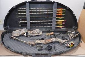 lot 53 image: Reflex Bighorn Hunter RH Compound Bow with Case and Accessories