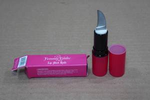 lot 81 image: Femme Fatale Lipstick Knife