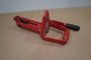 lot 114 image: Bonanza Bench Mount Reloading Press