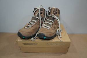 lot 198 image: Vasque Hiking Boots - Womens 10.5