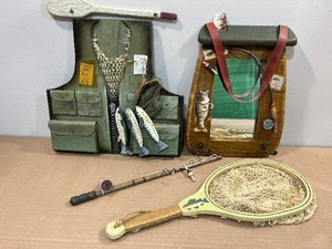 lot 59 image: Fishing Theme Cabin Wall Dcor