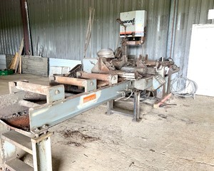 lot 224 image: Marvel 81A Series Vertical Bandsaw