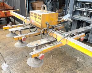 lot 249 image: Vacuum Lift