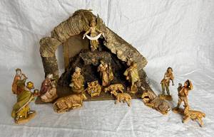 lot 24 image: Vintage Fontanini 15 Piece Nativity Set with Creche
