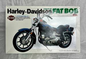 lot 11 image: Harley Davidson Fat Bob FXEF-80 112 Scale Model Kit